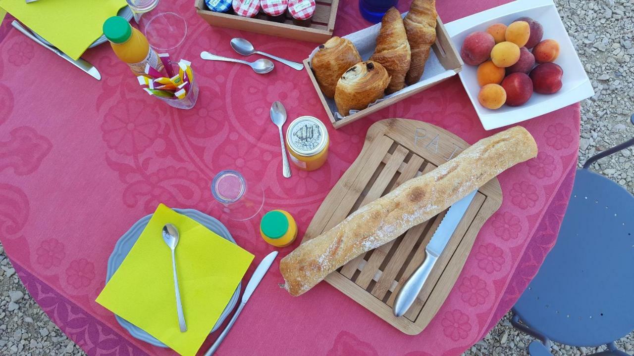 Campagne Ceres Bed and Breakfast Le Puy-Sainte-Réparade Buitenkant foto